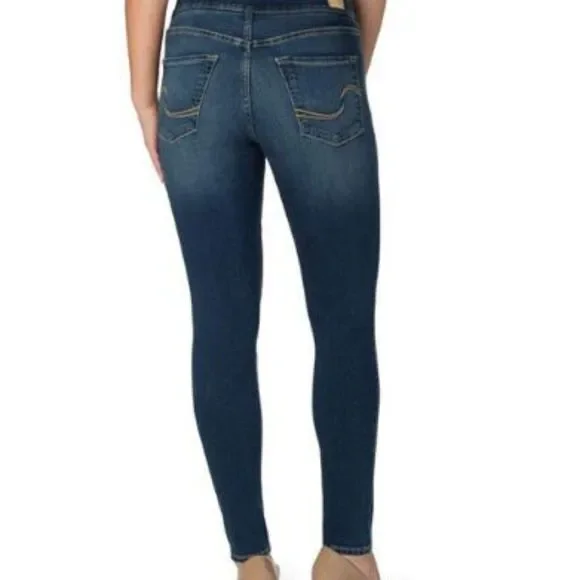 Women's Totally Shaping Pull-on Skinny Jeans